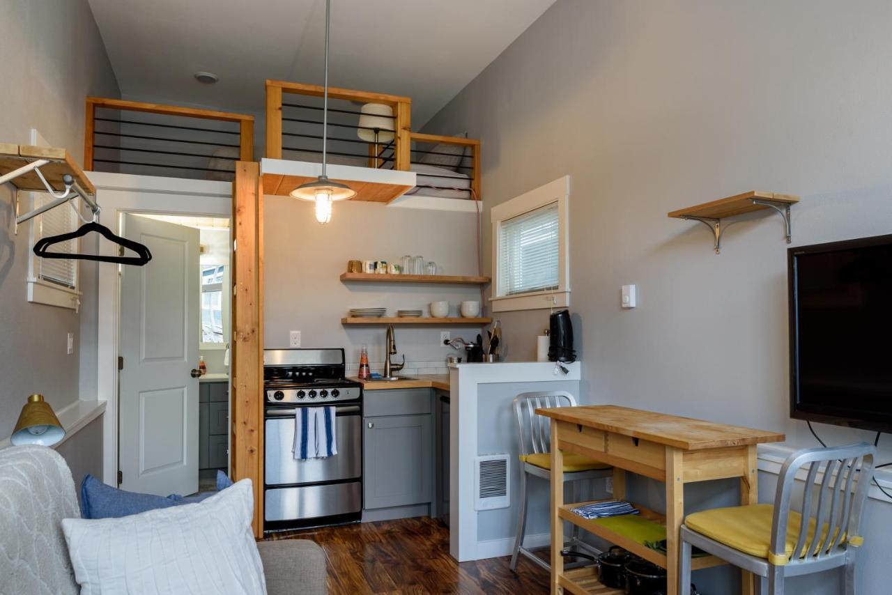 Tiny House By Kabino Mini Modern Tiny Home Heart Of Green Lake Pet Friendly Wifi Loft Up Ladder Plus Sleeper Sofa Seattle Eksteriør billede