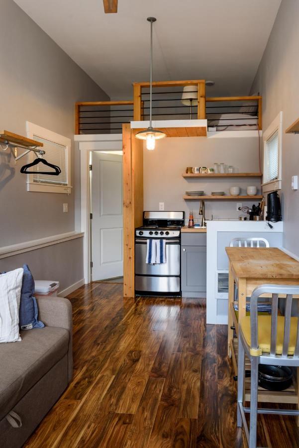 Tiny House By Kabino Mini Modern Tiny Home Heart Of Green Lake Pet Friendly Wifi Loft Up Ladder Plus Sleeper Sofa Seattle Eksteriør billede
