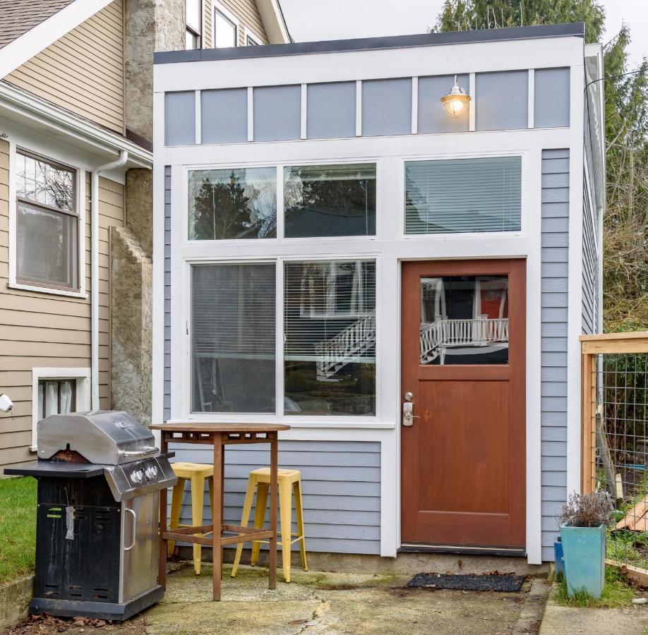 Tiny House By Kabino Mini Modern Tiny Home Heart Of Green Lake Pet Friendly Wifi Loft Up Ladder Plus Sleeper Sofa Seattle Eksteriør billede